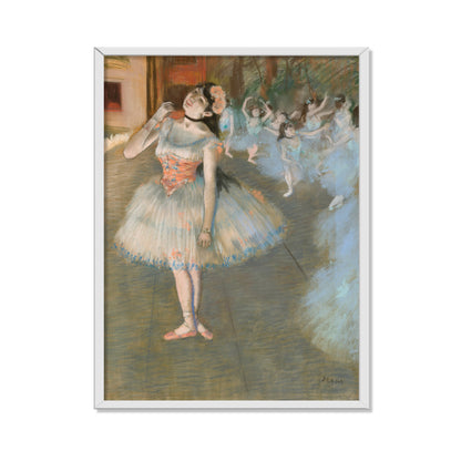 BAILARINA EN EL ESCENARIO