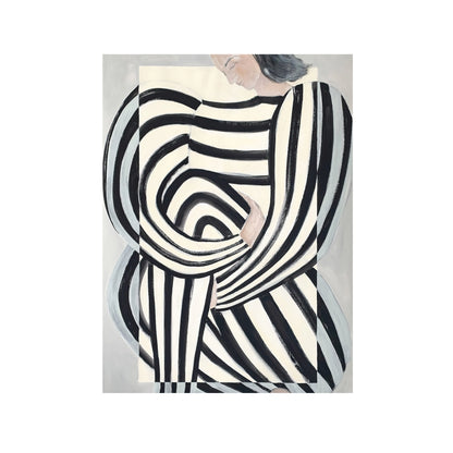 MUJER EN ROPA BLANCO Y NEGRO